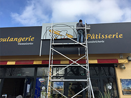 Enseigne à plat