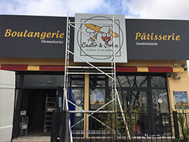 Enseigne à plat