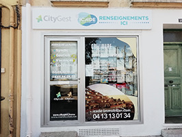 Enseigne à plat
